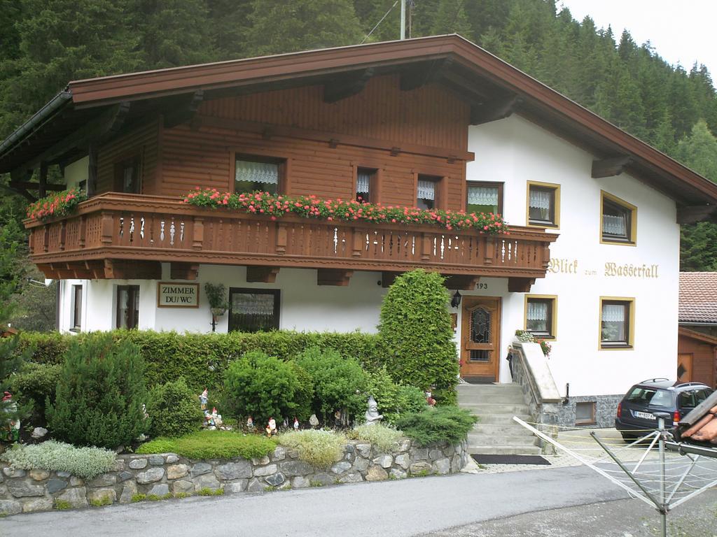 Blick zum Wasserfall St. Leonhard im Pitztal Exterior foto