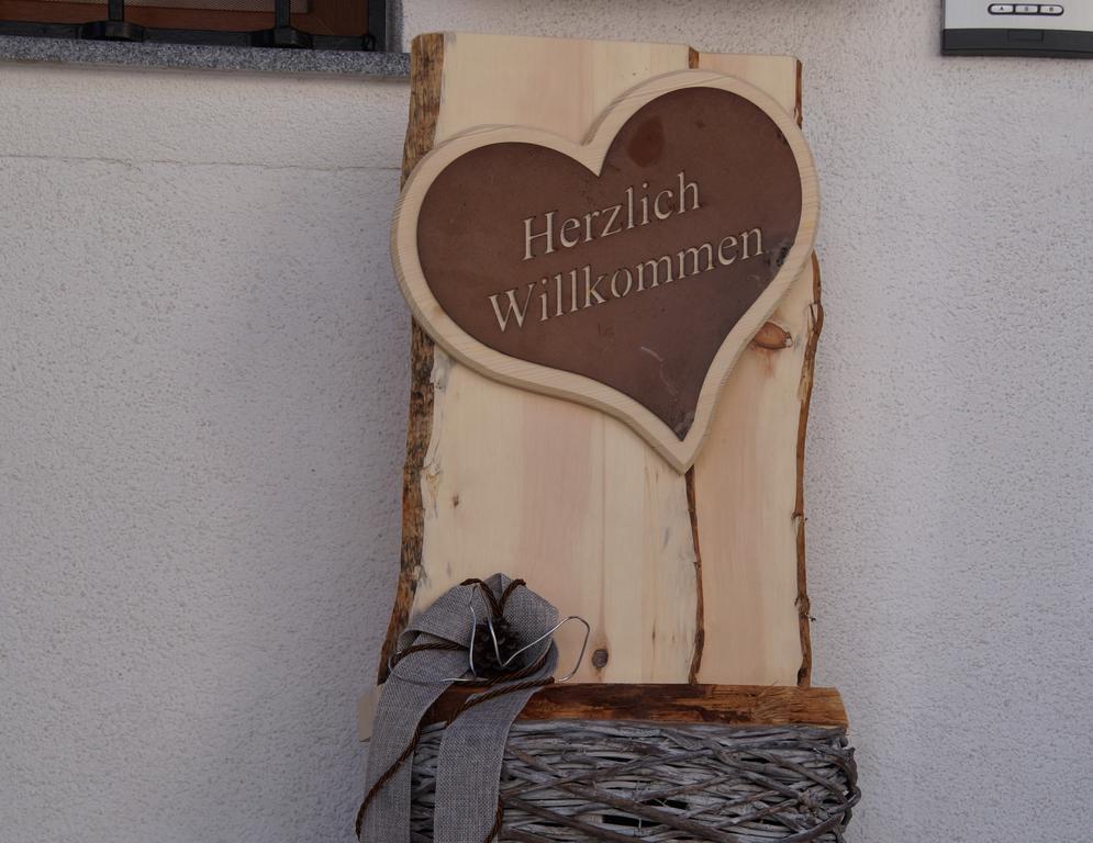 Blick zum Wasserfall St. Leonhard im Pitztal Exterior foto