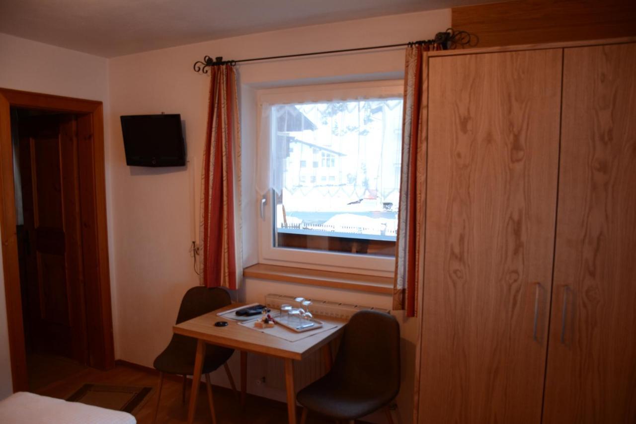 Blick zum Wasserfall St. Leonhard im Pitztal Exterior foto